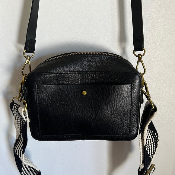 Madewell Handbags - Never Used — Madewell Cross body leather purse with 2 interchangeable straps